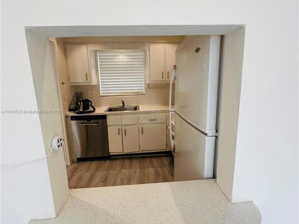 7505 SW 82nd St 211, Miami FL 33143