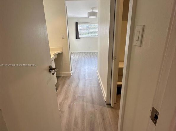 7505 SW 82nd St 211, Miami FL 33143