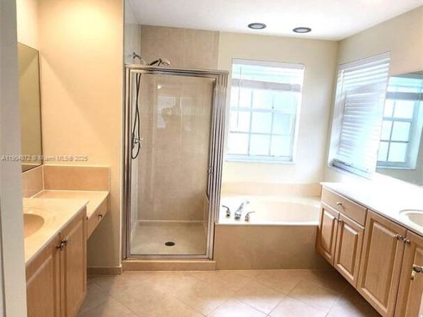 9042 Dupont Pl, Wellington FL 33414