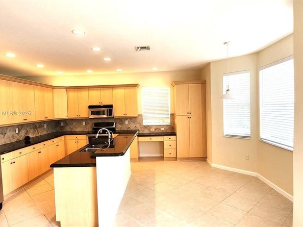 9042 Dupont Pl, Wellington FL 33414