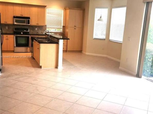 9042 Dupont Pl, Wellington FL 33414