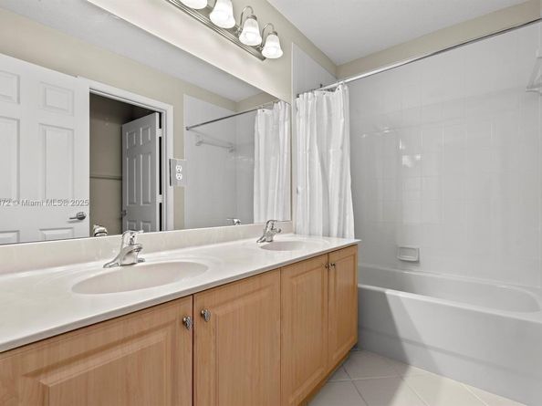 9042 Dupont Pl, Wellington FL 33414