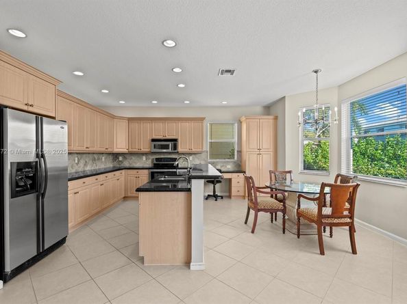 9042 Dupont Pl, Wellington FL 33414