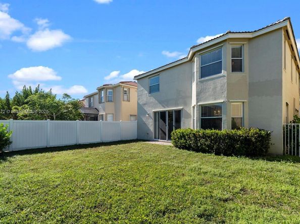 9042 Dupont Pl, Wellington FL 33414