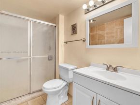 3731 N Country Club Dr 1223, Aventura FL 33180