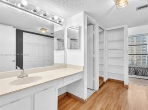 3731 N Country Club Dr 1223, Aventura FL 33180