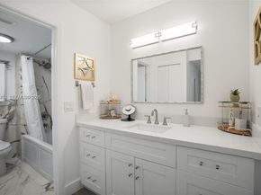 380 Racquet Club Rd 204, Weston FL 33326