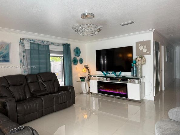 19570 NW 55th Cir Pl, Miami Gardens FL 33055