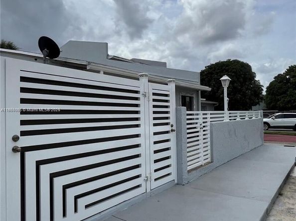 19570 NW 55th Cir Pl, Miami Gardens FL 33055