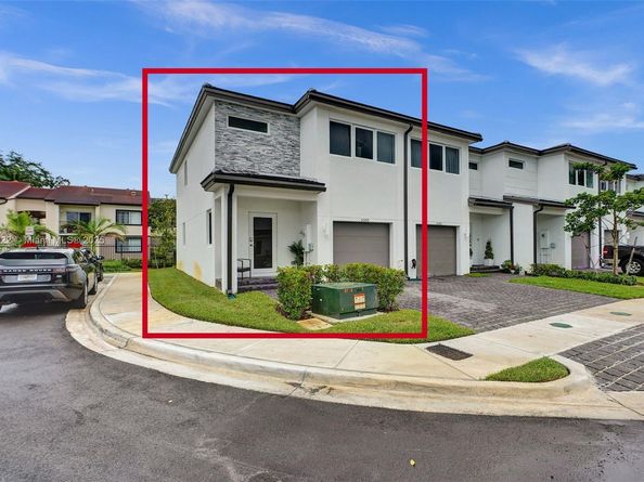 5000 SW 37th St, Pembroke Park FL 33023