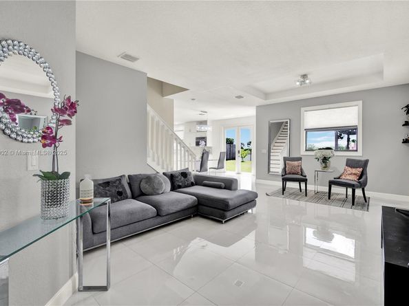 557 SE 37th Place, Homestead FL 33033