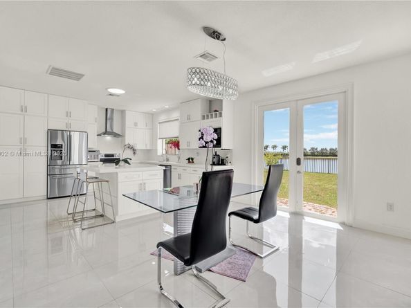 557 SE 37th Place, Homestead FL 33033