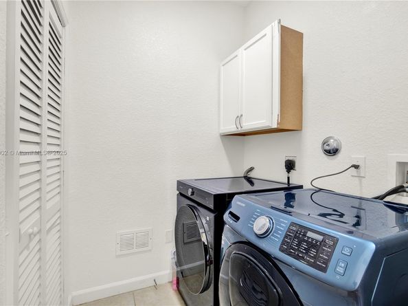 557 SE 37th Place, Homestead FL 33033