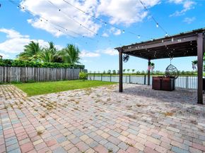 557 SE 37th Place, Homestead FL 33033