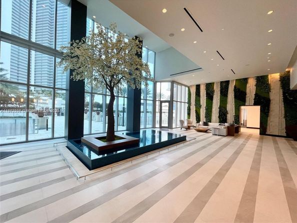 851 NE 1st Ave 1611, Miami FL 33132