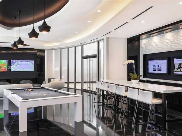 851 NE 1st Ave 1611, Miami FL 33132