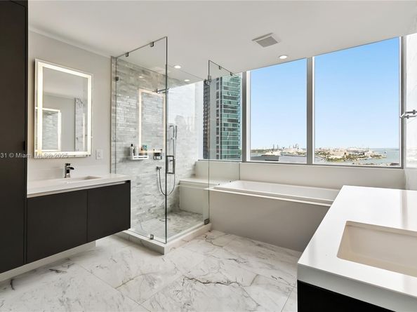 851 NE 1st Ave 1611, Miami FL 33132