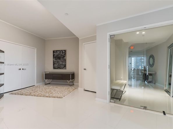 851 NE 1st Ave 1611, Miami FL 33132