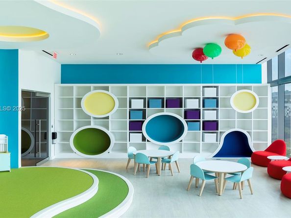 851 NE 1st Ave 1611, Miami FL 33132