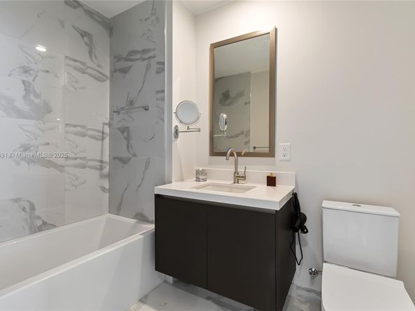 851 NE 1st Ave 1611, Miami FL 33132