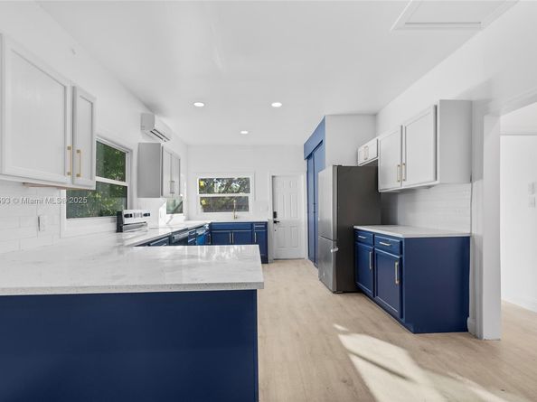 832 N C St, Lake Worth FL 33460