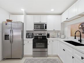 11611 NW 11th St 11611, Pembroke Pines FL 33026