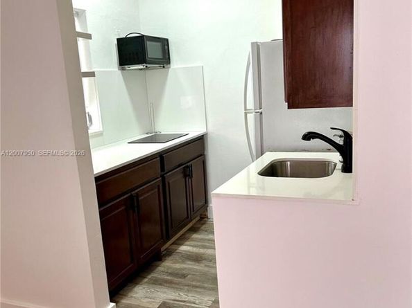 215 30th St 17, Miami Beach FL 33140