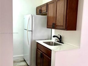 215 30th St 17, Miami Beach FL 33140