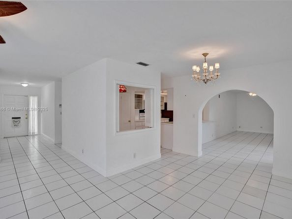 7200 E Tropical Way, Plantation FL 33317