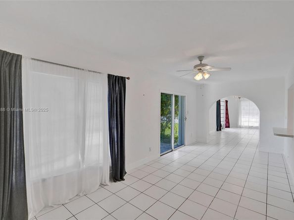 7200 E Tropical Way, Plantation FL 33317