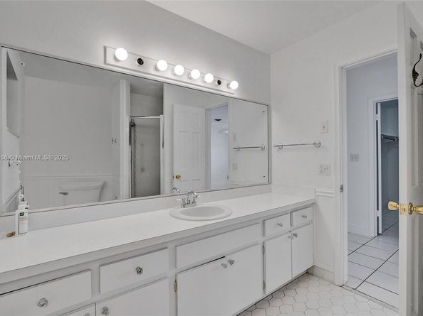 7200 E Tropical Way, Plantation FL 33317