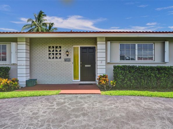 7200 E Tropical Way, Plantation FL 33317