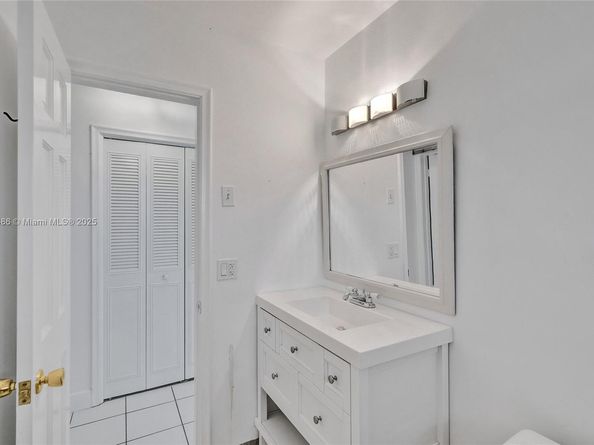 7200 E Tropical Way, Plantation FL 33317