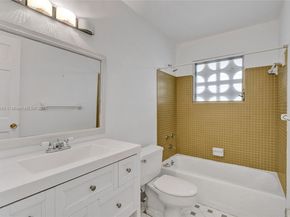 7200 E Tropical Way, Plantation FL 33317