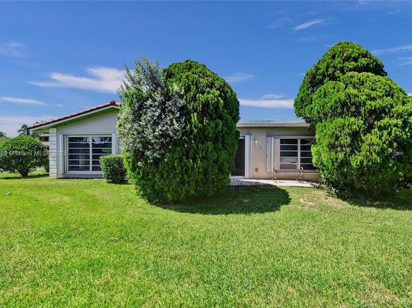 7200 E Tropical Way, Plantation FL 33317