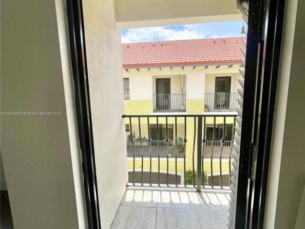 3204 Bird Ave 105, Miami FL 33133