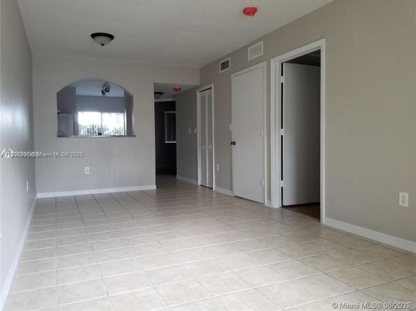 990 NE 33rd Ter 102, Homestead FL 33033