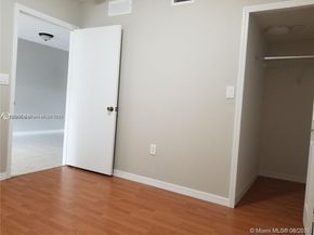 990 NE 33rd Ter 102, Homestead FL 33033