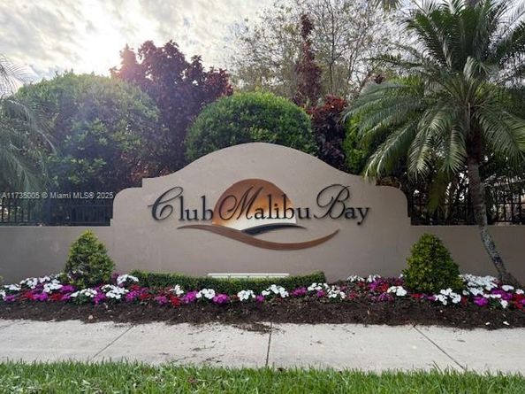 990 NE 33rd Ter 102, Homestead FL 33033