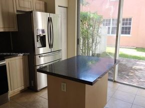 9166 NW 40th Pl, Sunrise FL 33351