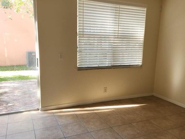 9166 NW 40th Pl, Sunrise FL 33351