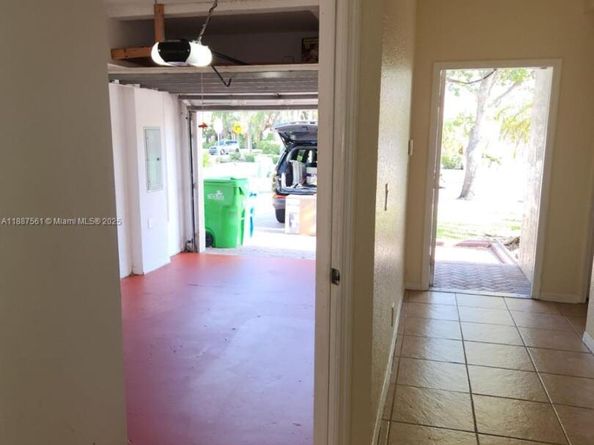 9166 NW 40th Pl, Sunrise FL 33351