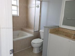 9166 NW 40th Pl, Sunrise FL 33351