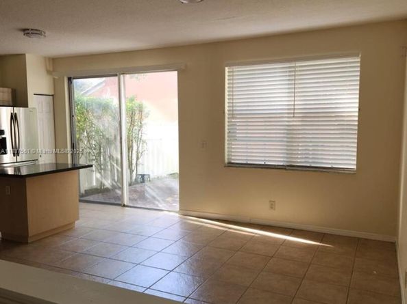 9166 NW 40th Pl, Sunrise FL 33351