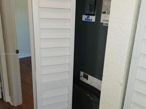 9166 NW 40th Pl, Sunrise FL 33351