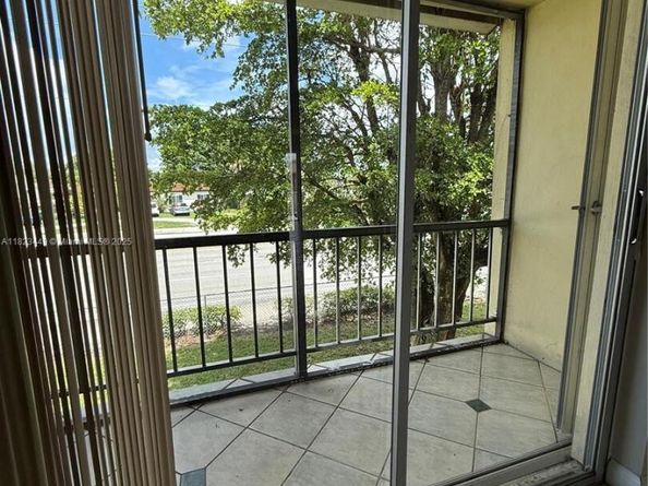 8701 SW 12th St 30, Miami FL 33174