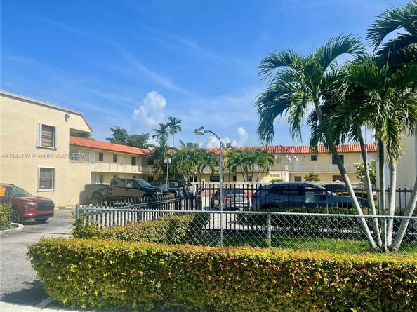 8701 SW 12th St 30, Miami FL 33174