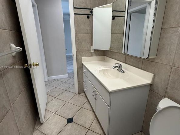 8701 SW 12th St 30, Miami FL 33174
