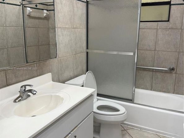8701 SW 12th St 30, Miami FL 33174