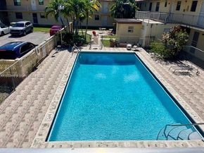 8701 SW 12th St 30, Miami FL 33174